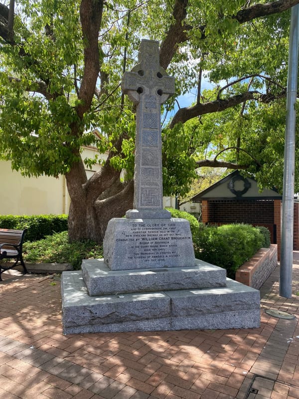 Monument in Beardy Street, Armidale NSW